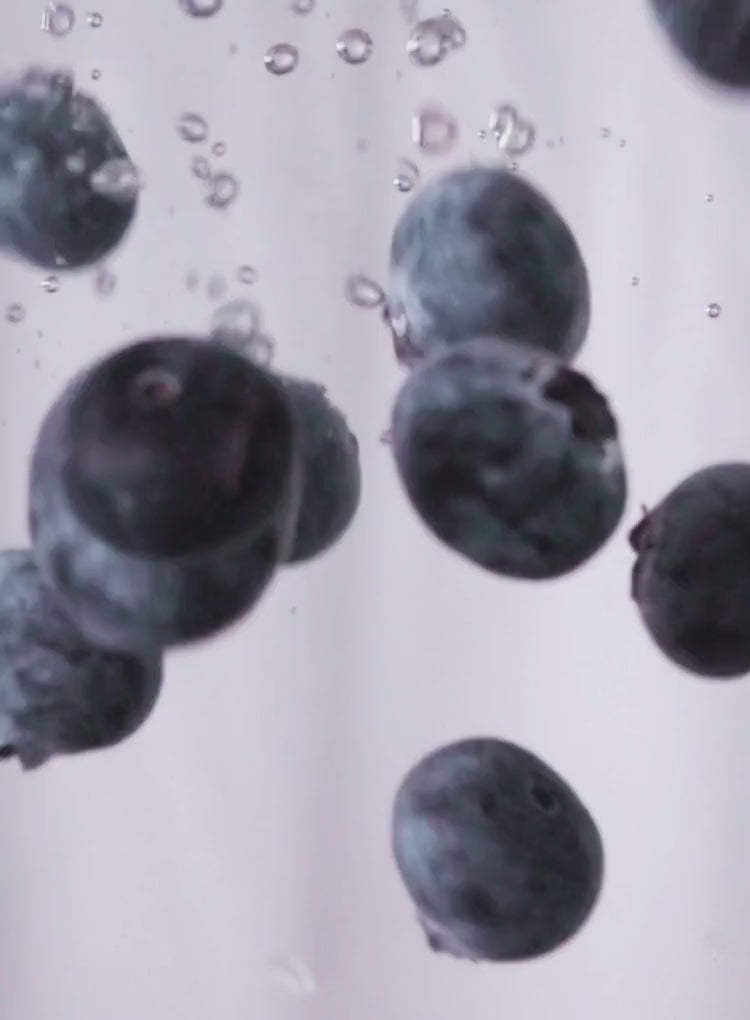 Myrtilles fraîches tombant dans l'eau - Arôme naturel fruits rouges des pastilles électrolytes Lytefit