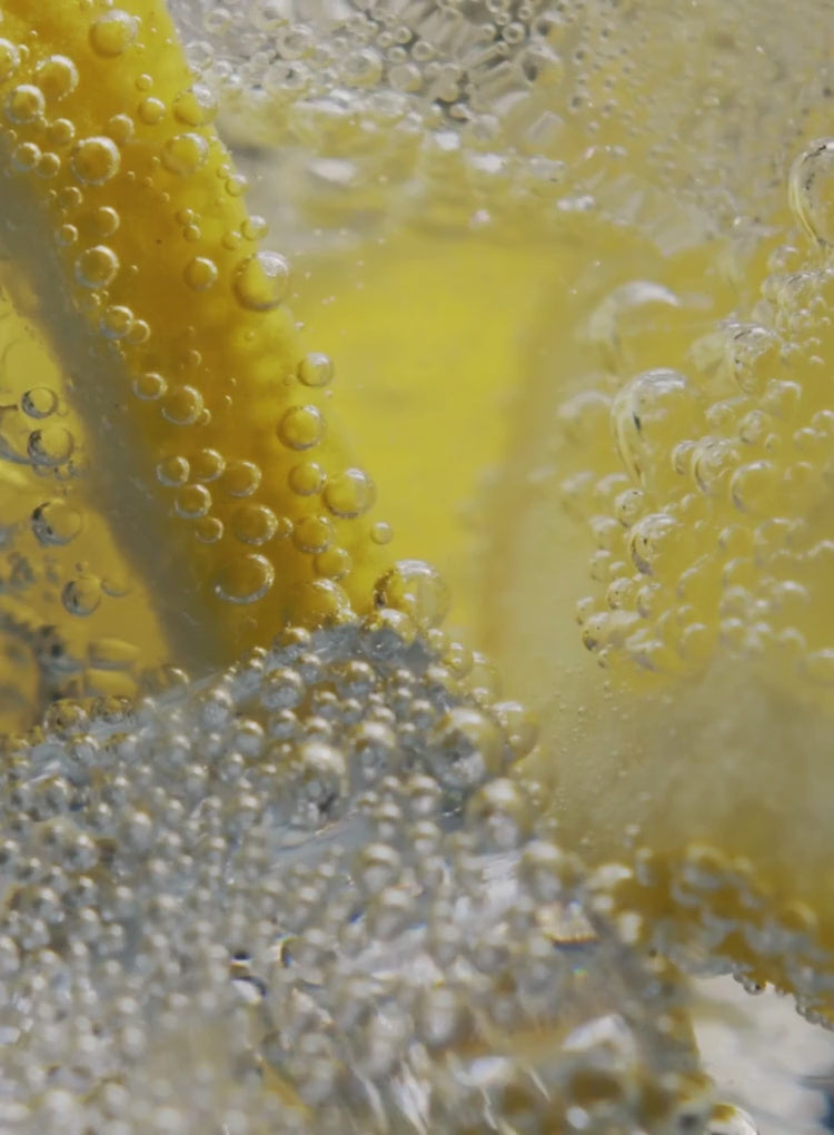 Lamelles de citron dans l'eau pétillante - Arôme naturel citron des pastilles électrolytes Lytefit